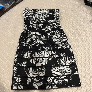 Black and white floral sleeveless dress. Size 2